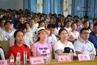 中国文艺评论协会志愿者服务团走进广西上林辅导展示活动在城关中学圆满举行