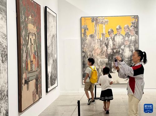 百余幅美术精品亮相武汉 科技助力描绘壮美长江画卷