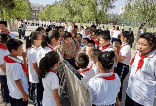 海勃湾区文化惠民志愿服务支队 以文艺之光点亮群众生活